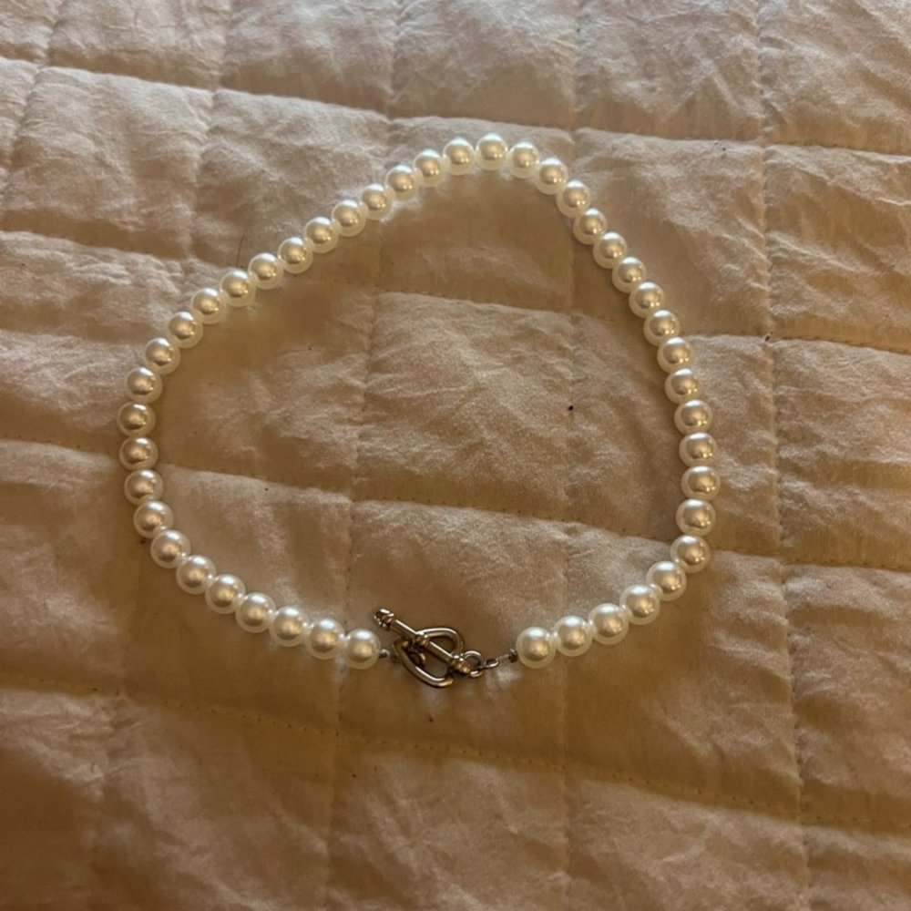 Brandy Melville faux pearl necklace